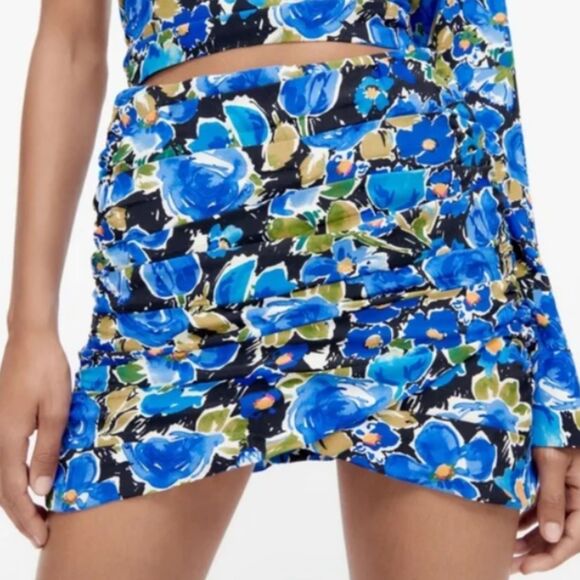 Zara Blue Floral Ruched Mini Skirt Size XS - Picture 1 of 7